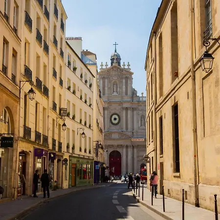 Le Marais Apartment